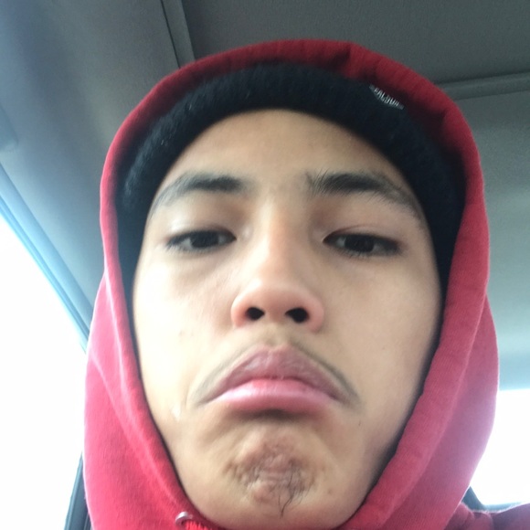 Profile Picture of Aaron Castro (@aaronjsc02) on Poshmark