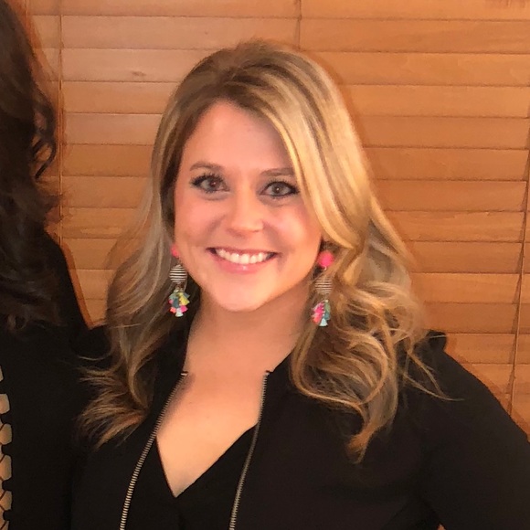 Profile Picture of Katherine Winzeler (@kwinzeler) on Poshmark