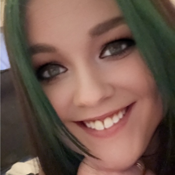 Profile Picture of Felecia Ostler (@feleciaostler) on Poshmark