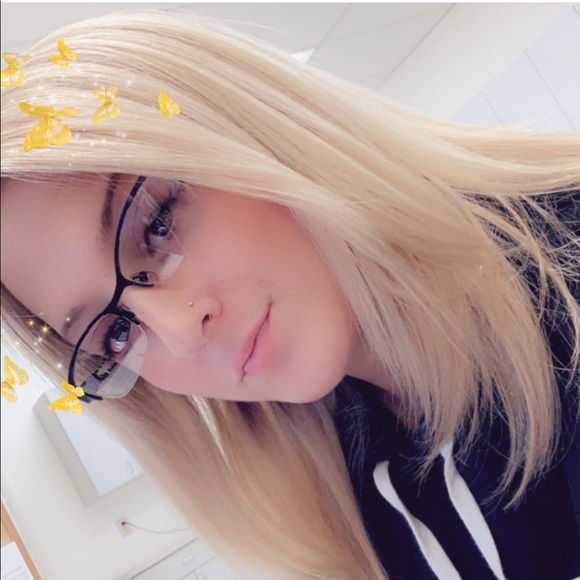 Profile Picture of Bri Huckfeldt (@briannaleigh19) on Poshmark