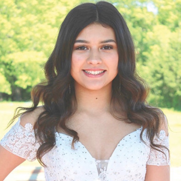 Profile Picture of Alexa Barron (@alexabarron03) on Poshmark