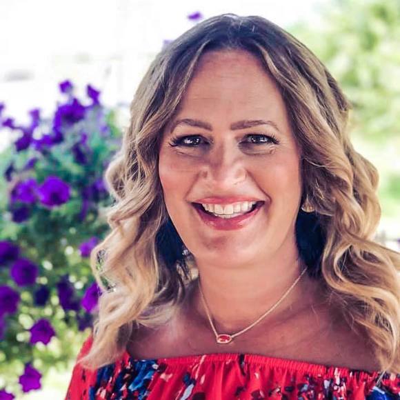 Profile Picture of Jennifer Converse (@jsconverse1) on Poshmark