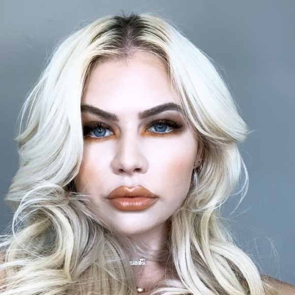 Profile Picture of Helena Borriello (@helena458) on Poshmark