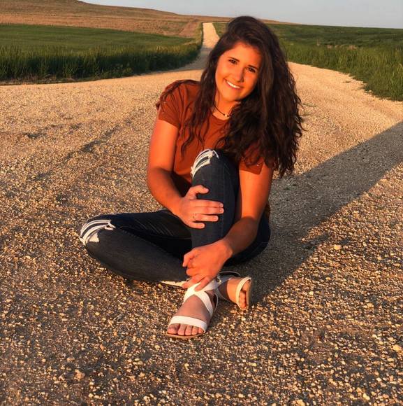 Profile Picture of Emily Koenigsman (@emilykoenigsman) on Poshmark