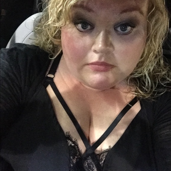 Profile Picture of Ashley Siebers (@barbie6738) on Poshmark