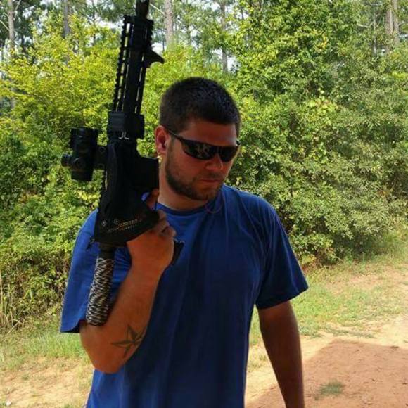 Profile Picture of Vincent Savarese (@vinnysavs) on Poshmark