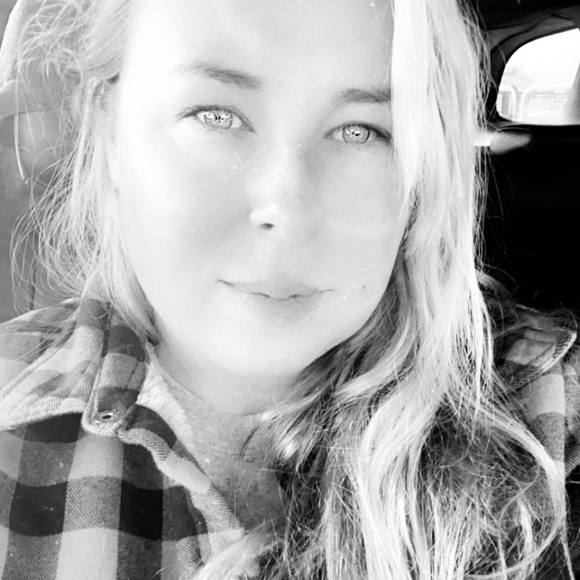 Profile Picture of Samantha Girton (@sgirton) on Poshmark