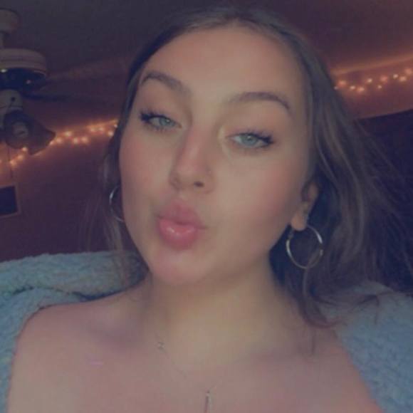Profile Picture of Hailey Matthews (@hailey1749) on Poshmark