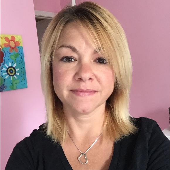 Profile Picture of Beth Clayton (@bethclayton) on Poshmark