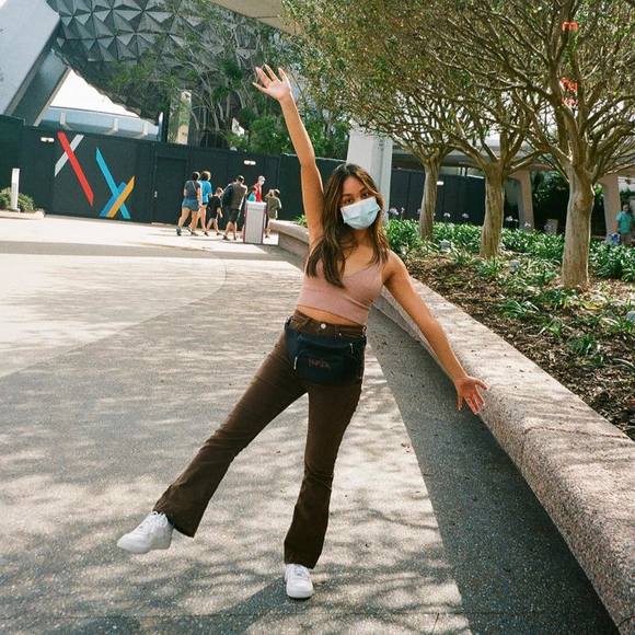 Profile Picture of Kaelin Buzon (@kaelinbuzon) on Poshmark