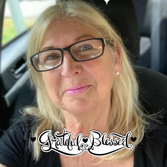 Profile Picture of Cynthia Bliss-cox (@cblissc) on Poshmark