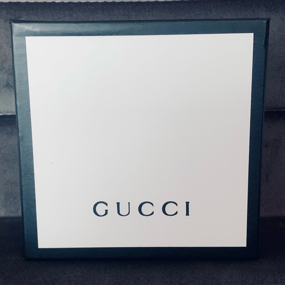 Profile Picture of Victor Haratine (@victorharatine) on Poshmark