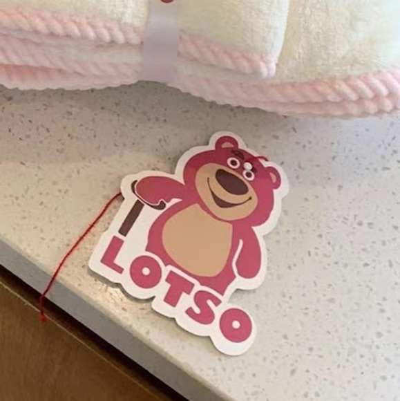 Profile Picture of Jane Xu (@kejinxu552) on Poshmark