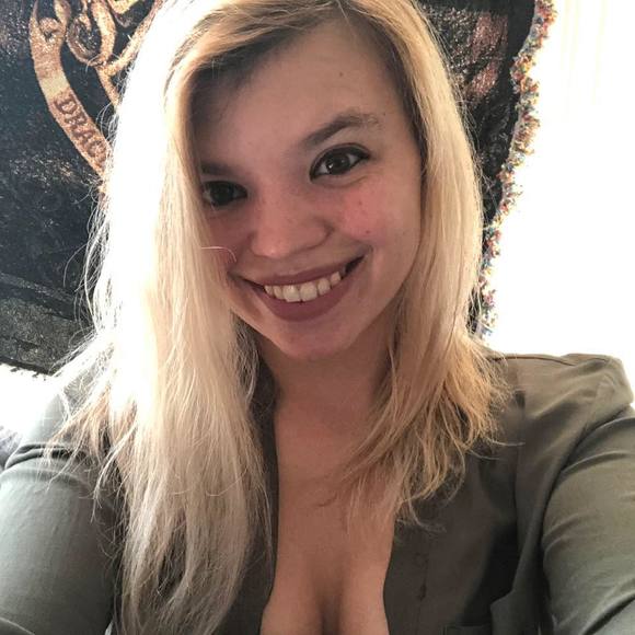 Profile Picture of Rachael Brizes (@kittybriz) on Poshmark