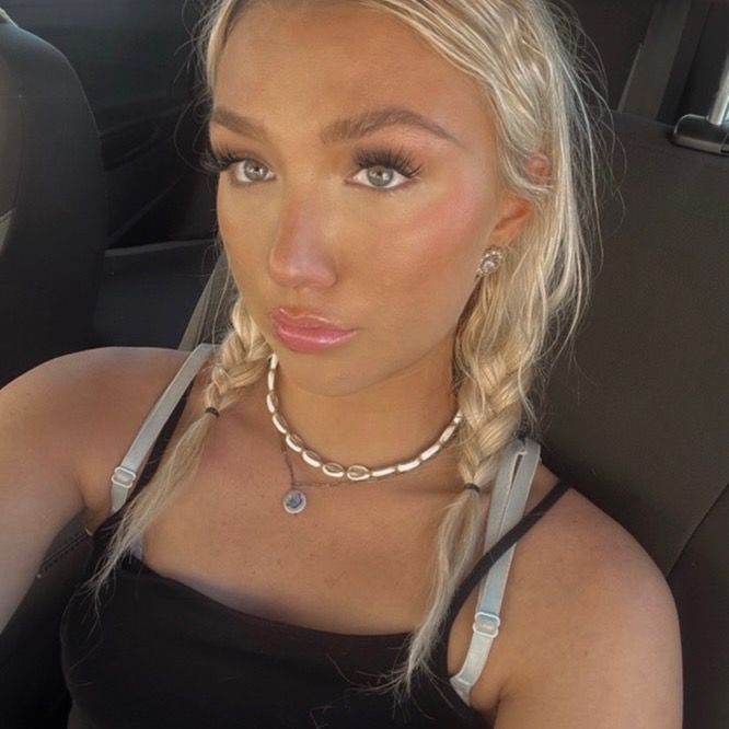 Profile Picture of amanda (@amandahugnkisssss) on Tiktok