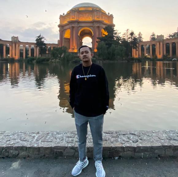 Profile Picture of James Mangune (@jamesmangune) on Poshmark