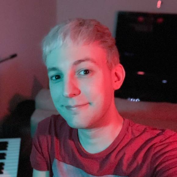 Profile Picture of Leighton Pustejovsky (@dayshader) on Poshmark
