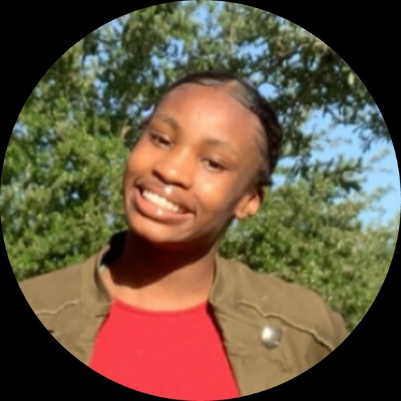 Profile Picture of Oge Ugorji (@ogechi12) on Poshmark