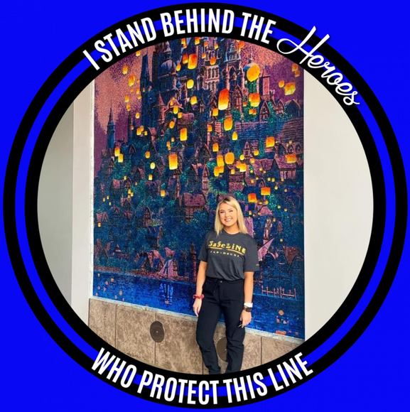 Profile Picture of Stephanie Marnell (@smarnell44) on Poshmark