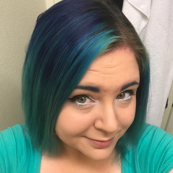 Profile Picture of Cheryl Calhoun (@kiaylo) on Poshmark