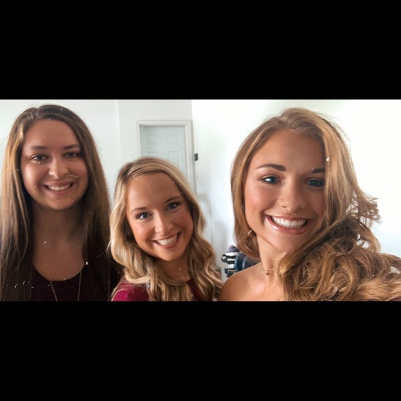 Profile Picture of Hanna Vanoverbeke (@havanoverbeke) on Poshmark