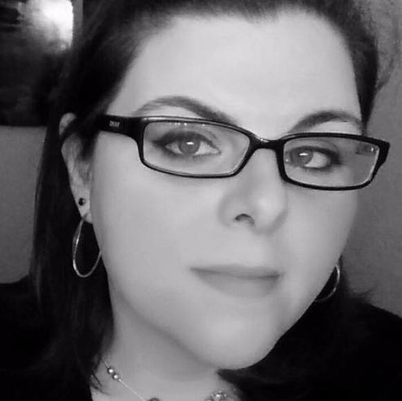 Profile Picture of Laura Solomon (@laurasolo81) on Poshmark