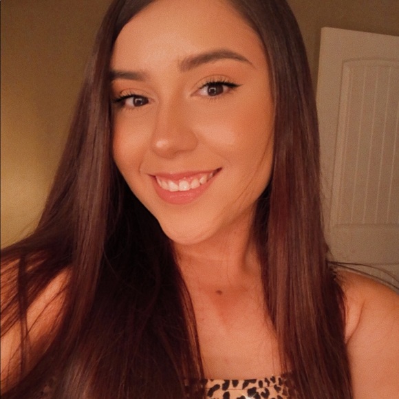 Profile Picture of Melissa Gatica (@melissagatica_) on Poshmark