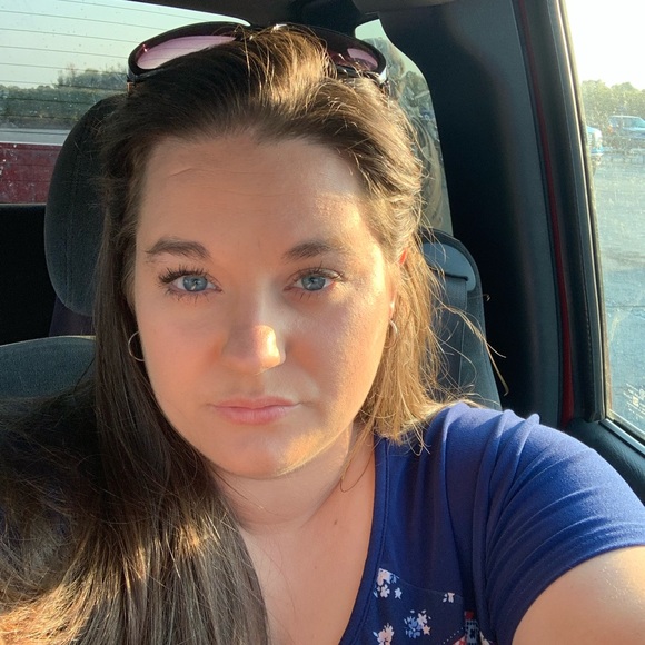 Profile Picture of Heather Mrdutt (@hdmrdutt06) on Poshmark