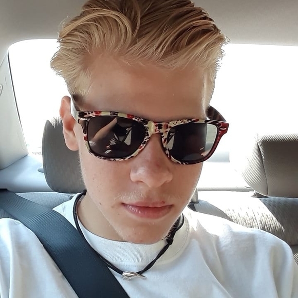 Chris Rolbiecki - Poshmark Profile Picture of Chris Rolbiecki (@chrisrolbiecki) on Poshmark