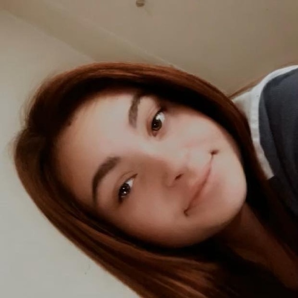 Profile Picture of Natalie Kenrick (@nataliekendr) on Poshmark