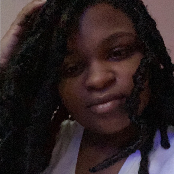 Profile Picture of Tudy’s Beauty (@tudysbeautybar) on Poshmark