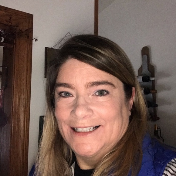 Profile Picture of Linda Popp (@lindapopp) on Poshmark