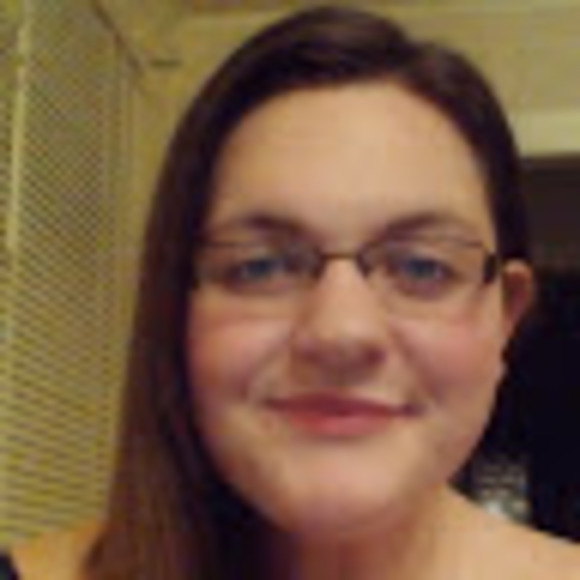 Profile Picture of April Thompson (@april3848) on Poshmark