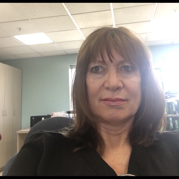 Profile Picture of Lidia Cernik (@lidiac18) on Poshmark