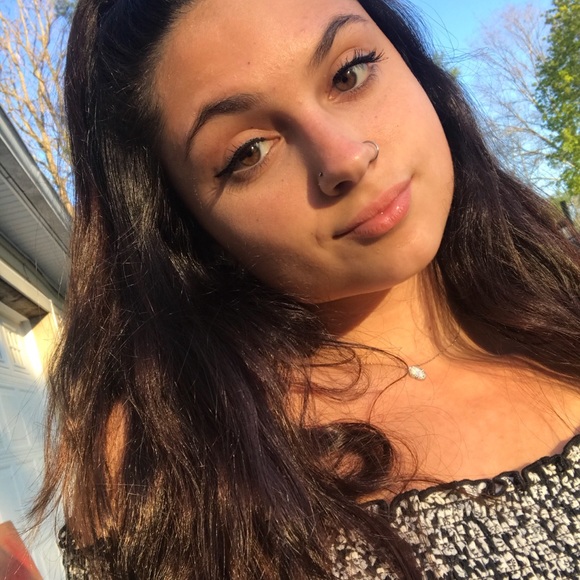 Profile Picture of Brianna Atamian (@briannaatamian) on Poshmark