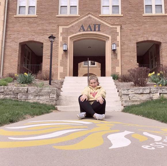 Liz Gfrerer - Poshmark Profile Picture of Liz Gfrerer (@lagfrerer) on Poshmark