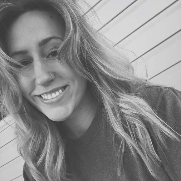 Profile Picture of Vanessa Ruzycki (@vzycki) on Poshmark