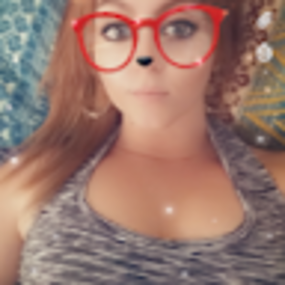 Profile Picture of Kim Moya montes (@kimmoyamontes) on Poshmark