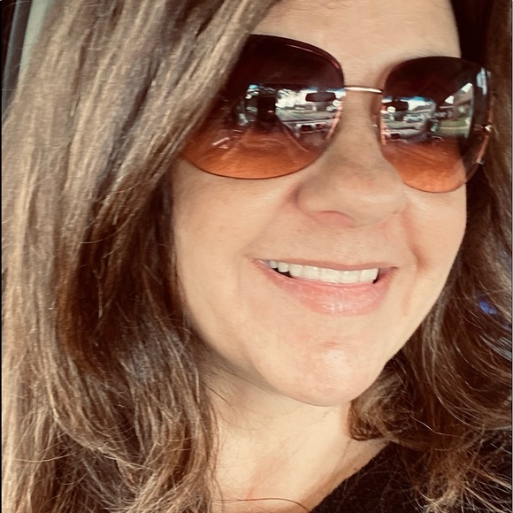 Profile Picture of Cindy Zandi (@czandi) on Poshmark