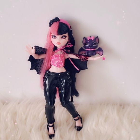 Profile Picture of Alexia Castañeda (@dollsazulcelest) on Poshmark