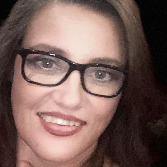 Profile Picture of Jennifer Oler (@jennifer_oler) on Poshmark