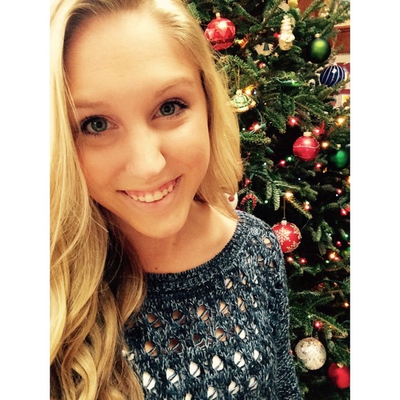 Profile Picture of Carrie Nietfeld (@carrie_marieee) on Poshmark