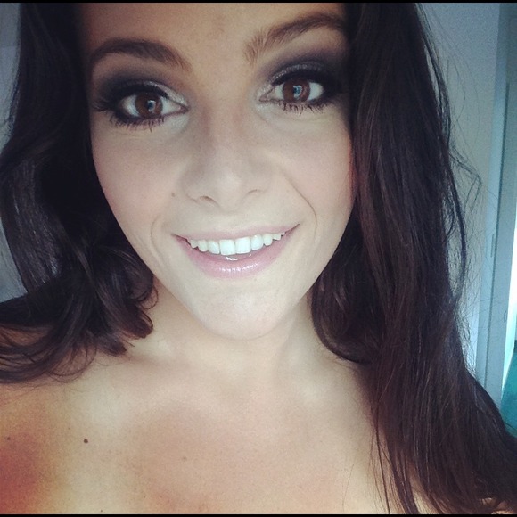 Profile Picture of Leslie Feriozzi (@lesliemariex13) on Poshmark