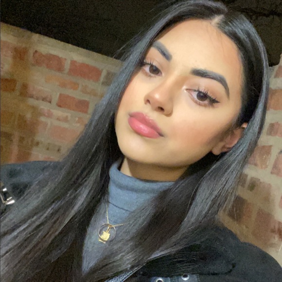 Profile Picture of Amarah Malik (@amarahmalik) on Poshmark