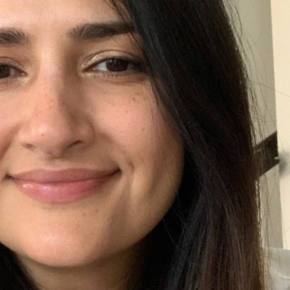 Profile Picture of Mahsa Paryas (@mahsaparyas) on Poshmark