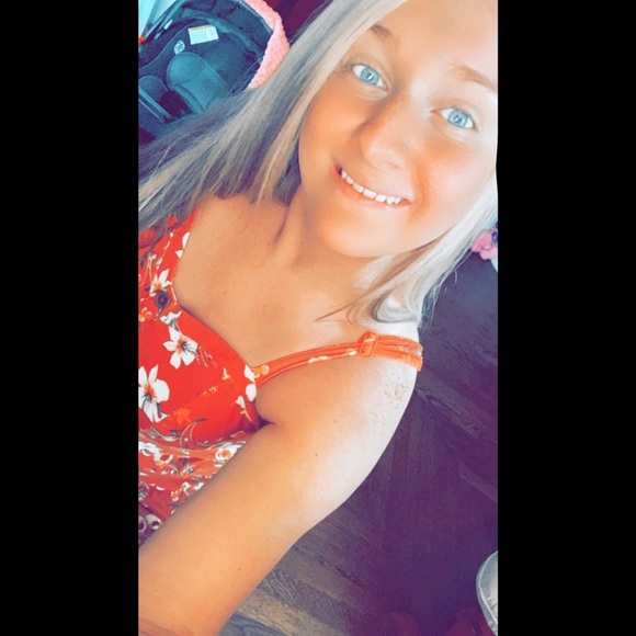 Profile Picture of Paige Doherty (@paigeharey) on Poshmark
