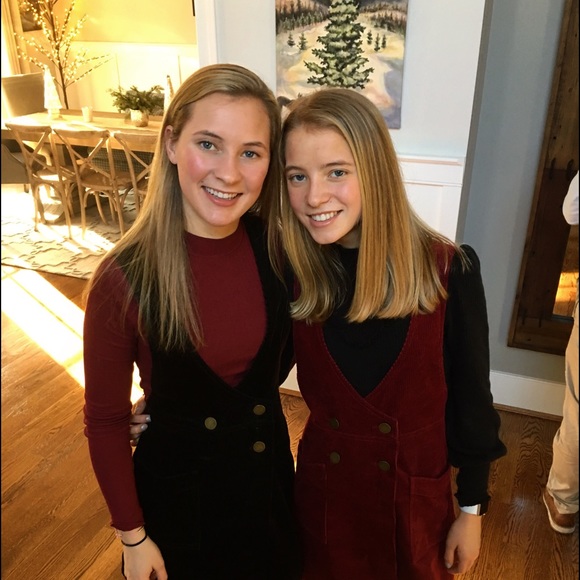 Profile Picture of Ellen Scott (@ellenscottt) on Poshmark