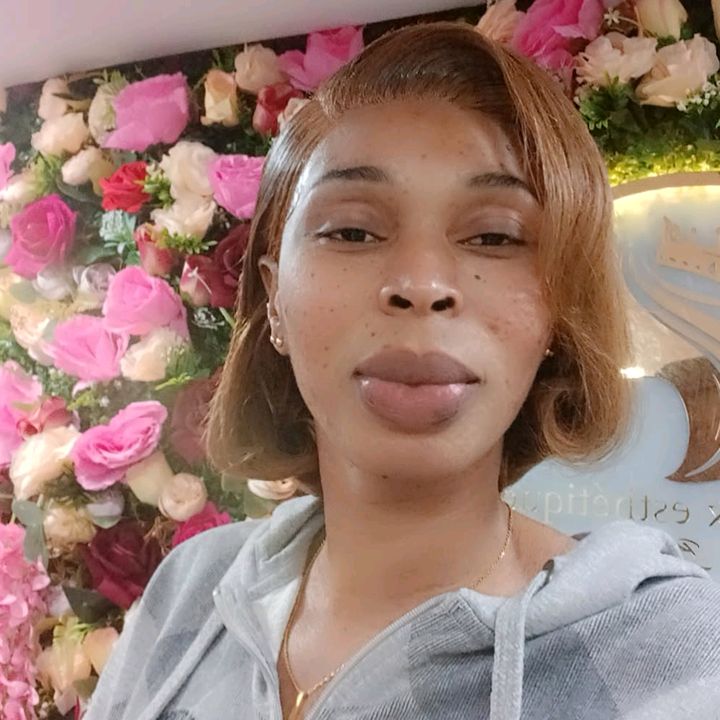 Profile Picture of Flore Grebe (@flore.grebe) on Tiktok