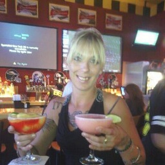 Profile Picture of Crystal Bozzi (@blondedevil81) on Poshmark