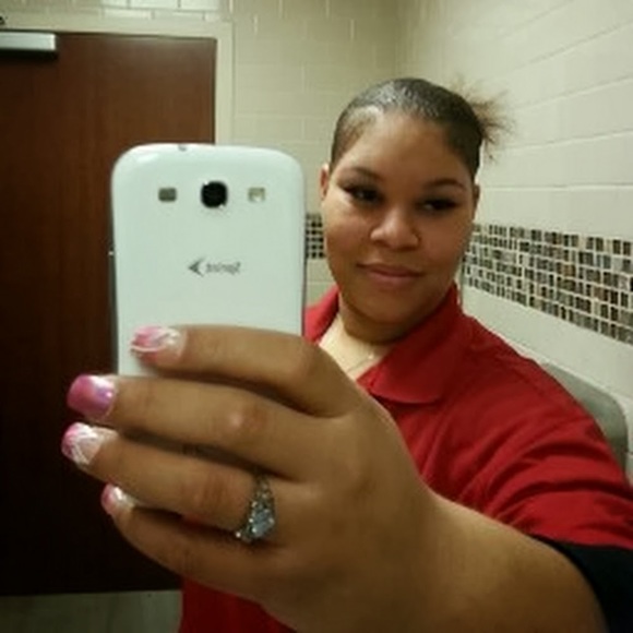 Profile Picture of Jeanene Mahaley (@jeanenemahaley) on Poshmark
